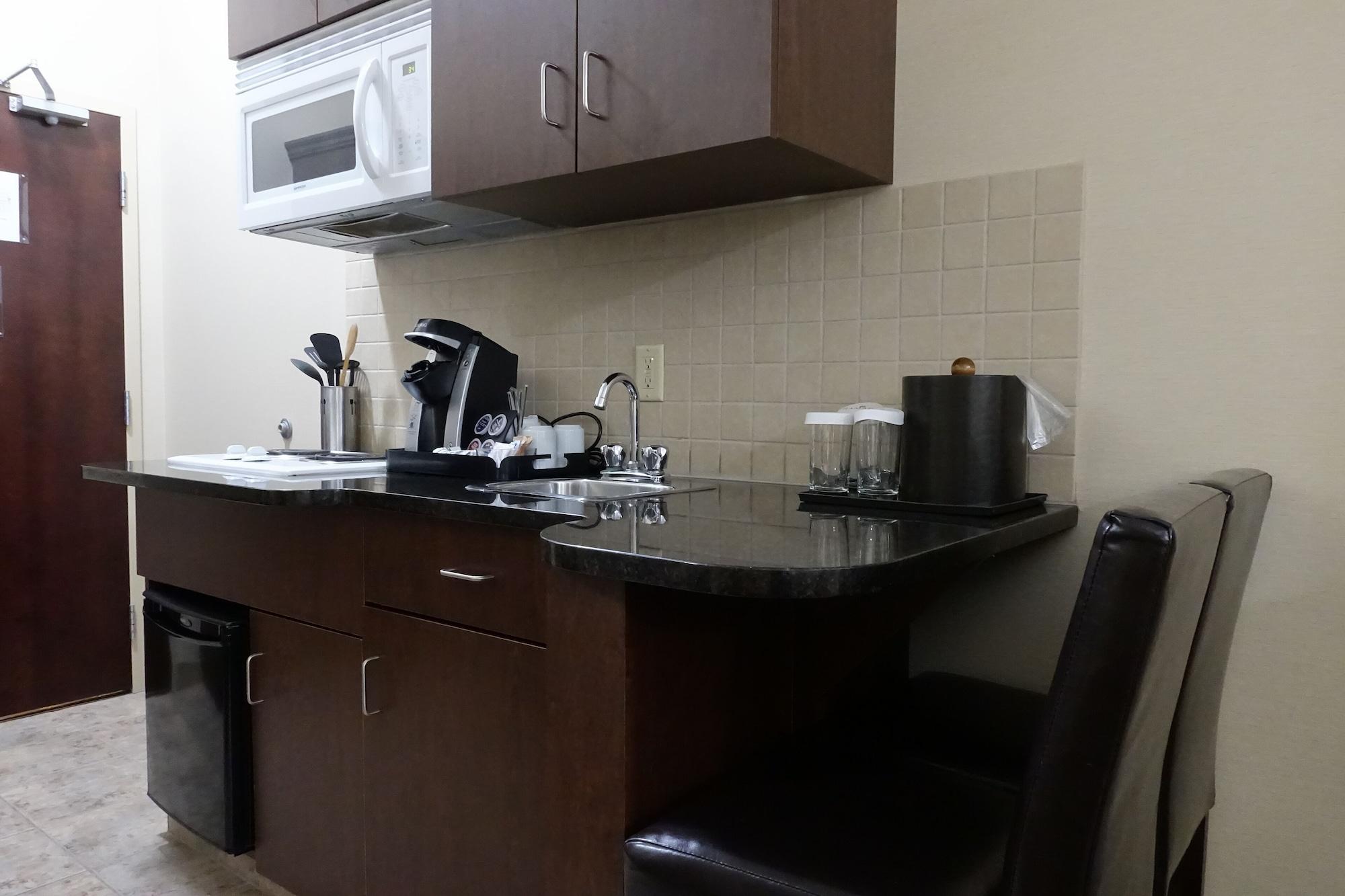 Ramada By Wyndham Weyburn Hotel Ngoại thất bức ảnh
