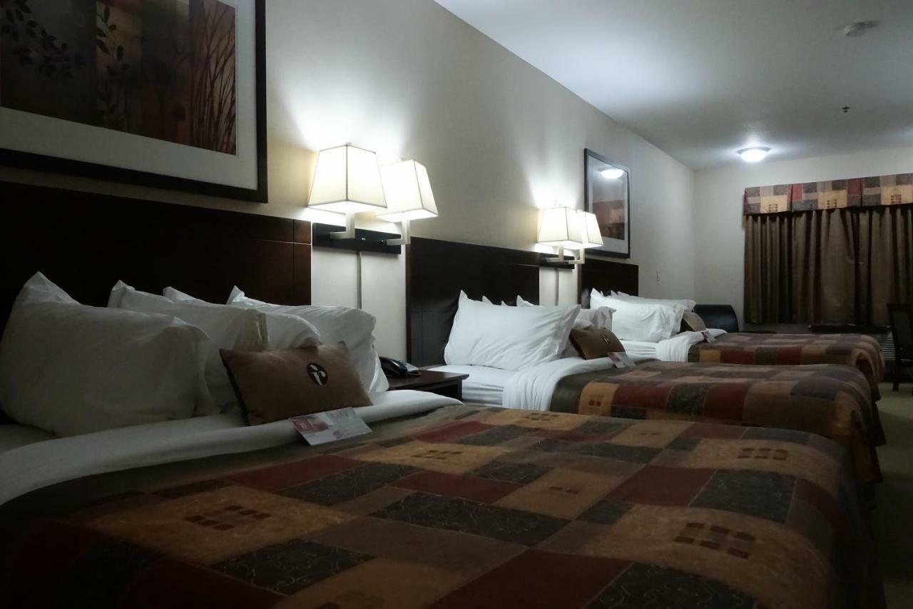 Ramada By Wyndham Weyburn Hotel Ngoại thất bức ảnh